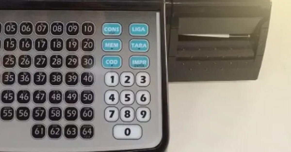 Teclado de membrana Tecgraf instalado em balança Filizola Platina em ambiente comercial